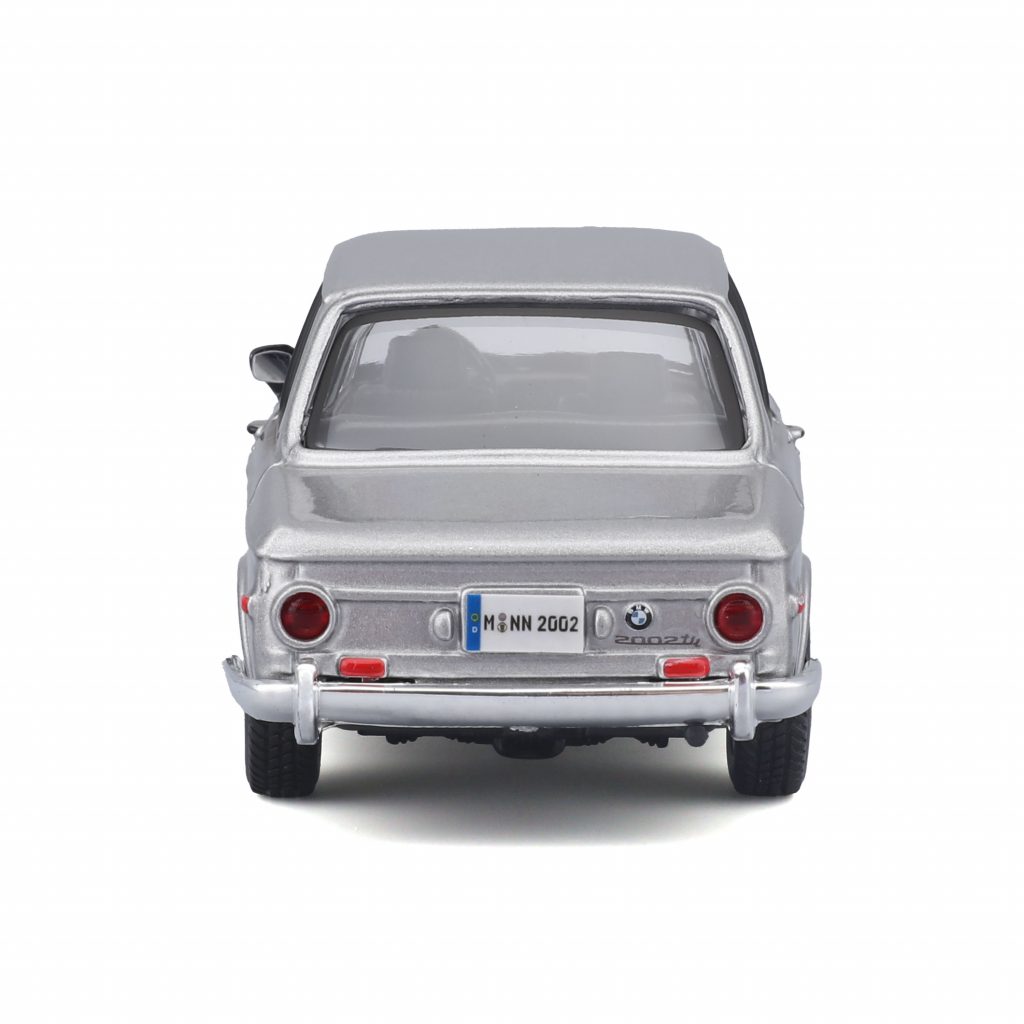 1:32 Bburago - 1972 BMW 2002 TII - Silver in Window Box