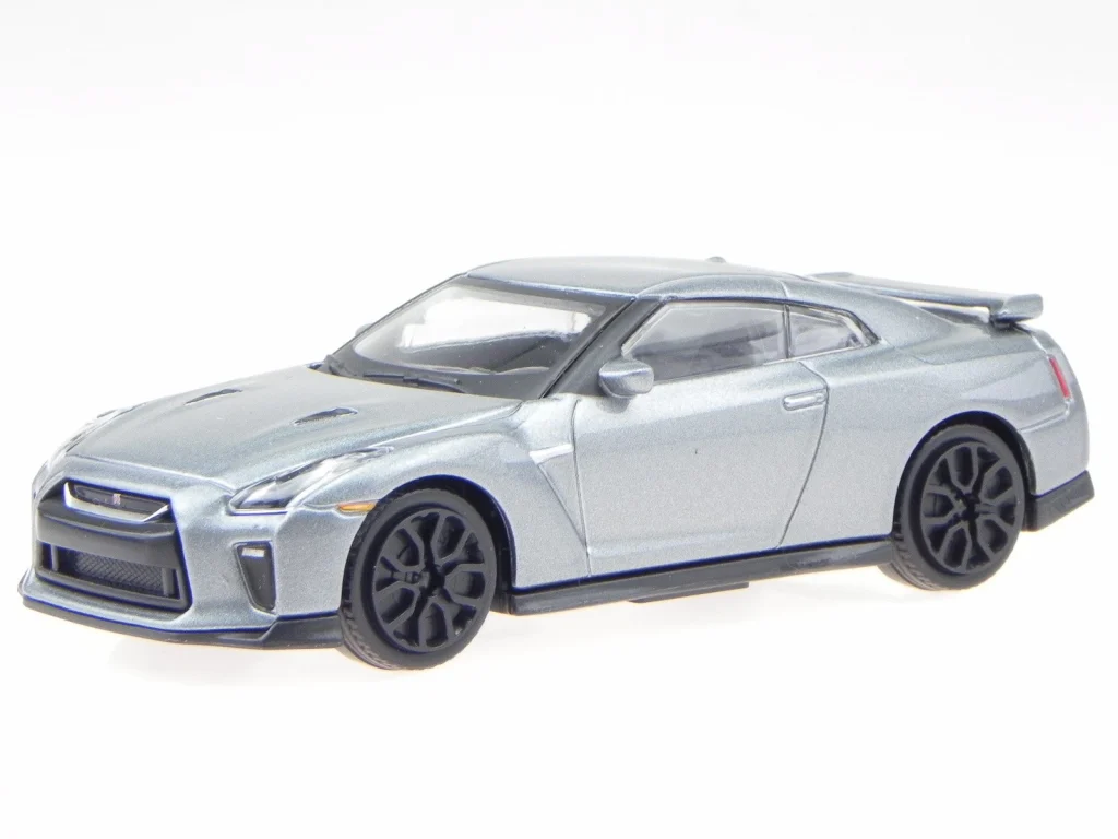 1:43 Bburago Street Fire - 2017 Nissan GT-R in Blister Card