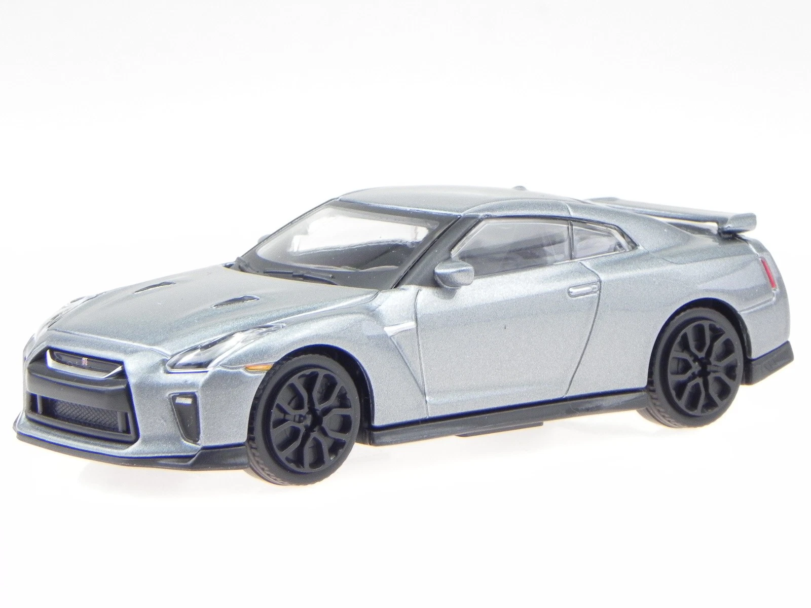 1:43 Bburago Street Fire - 2017 Nissan GT-R in Blister Card - Image 1