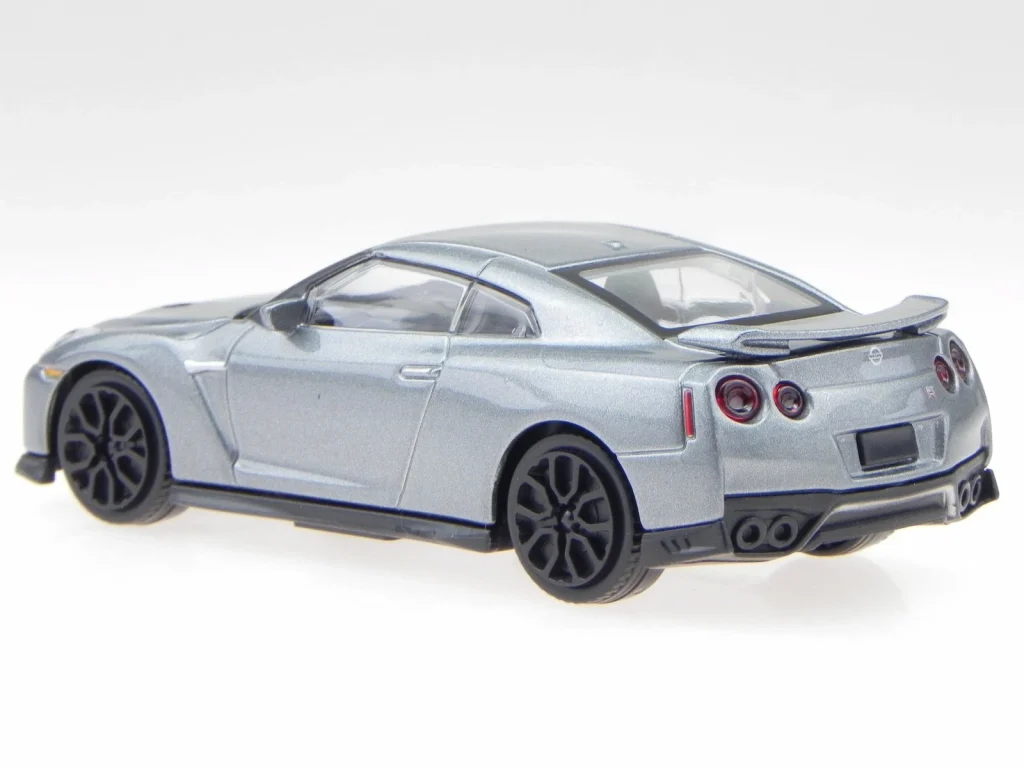 1:43 Bburago Street Fire - 2017 Nissan GT-R in Blister Card