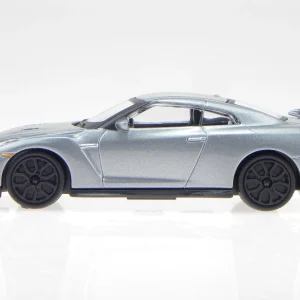 1:43 Bburago Street Fire - 2017 Nissan GT-R in Blister Card - Image 2
